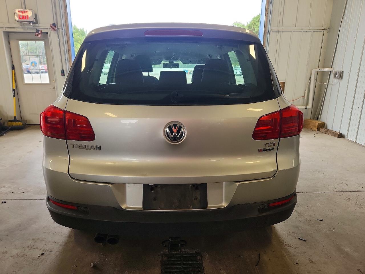 2016 Volkswagen Tiguan S - Image 6