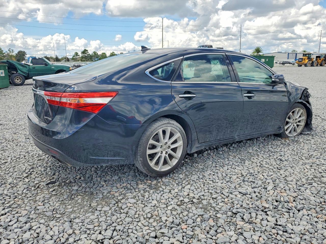 2015 Toyota Avalon Limited - Image 3
