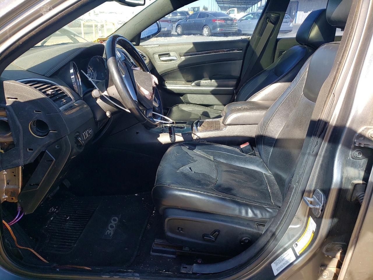 2011 Chrysler 300C - Image 7