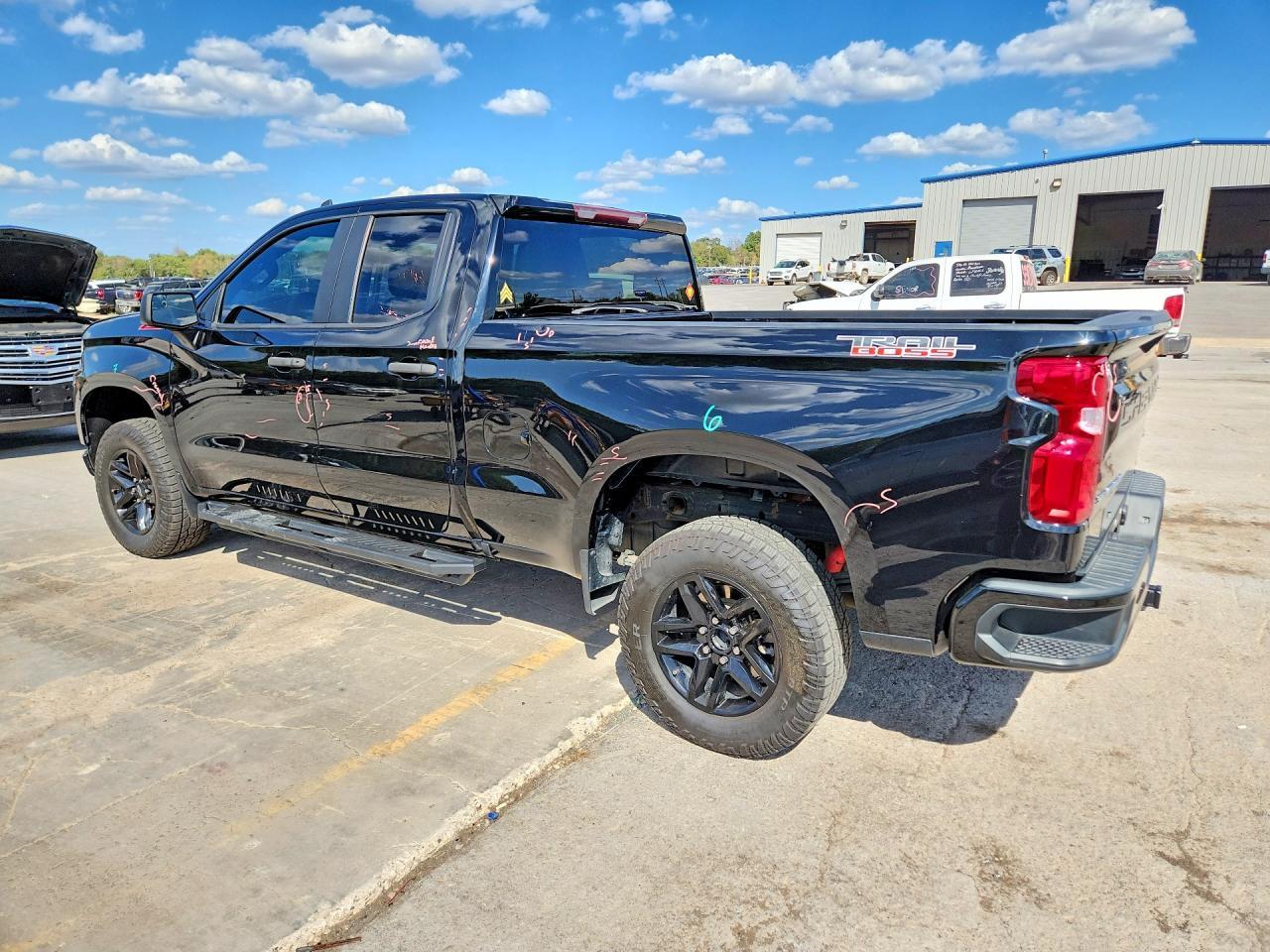 2020 Chevrolet Silverado K1500 Trail Boss Custom - Фото 2