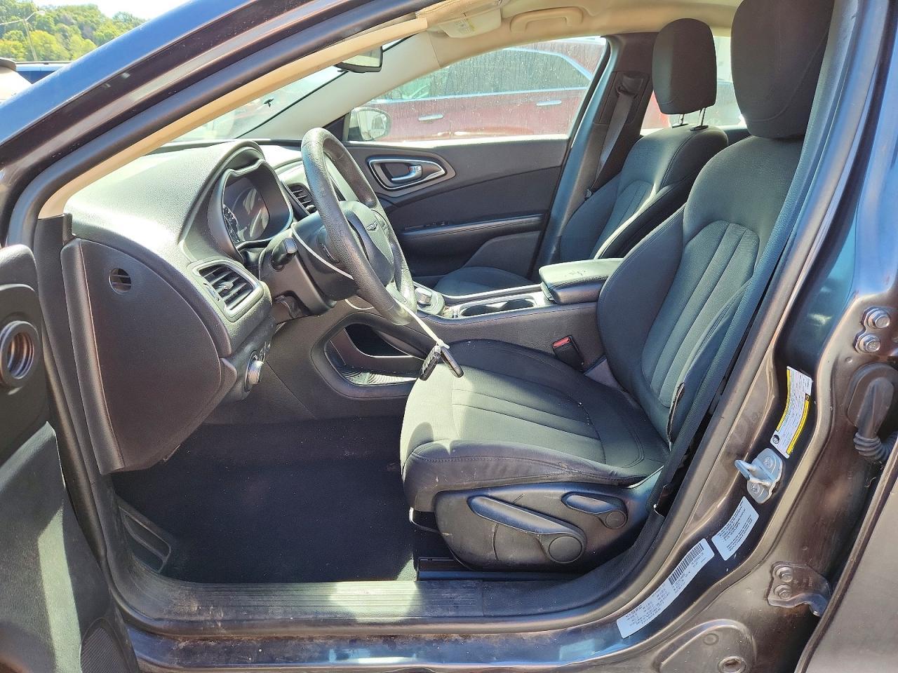 2015 Chrysler 200 Limited - Фото 7
