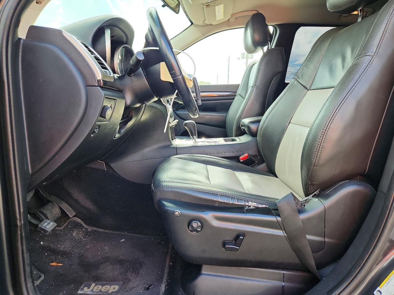 2011 Jeep Grand Cherokee Laredo - Image 7