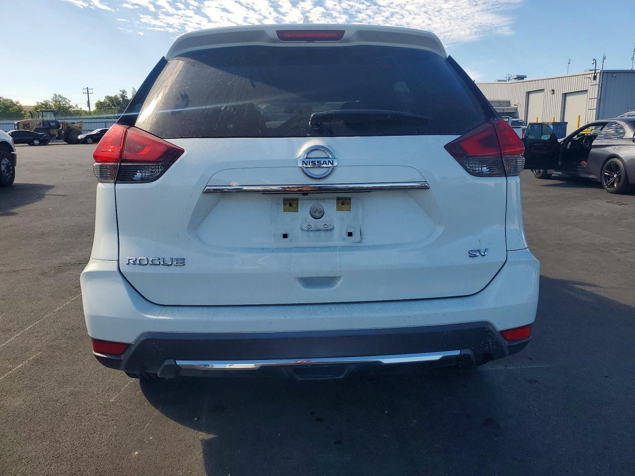 2017 Nissan Rogue Sv - Image 6