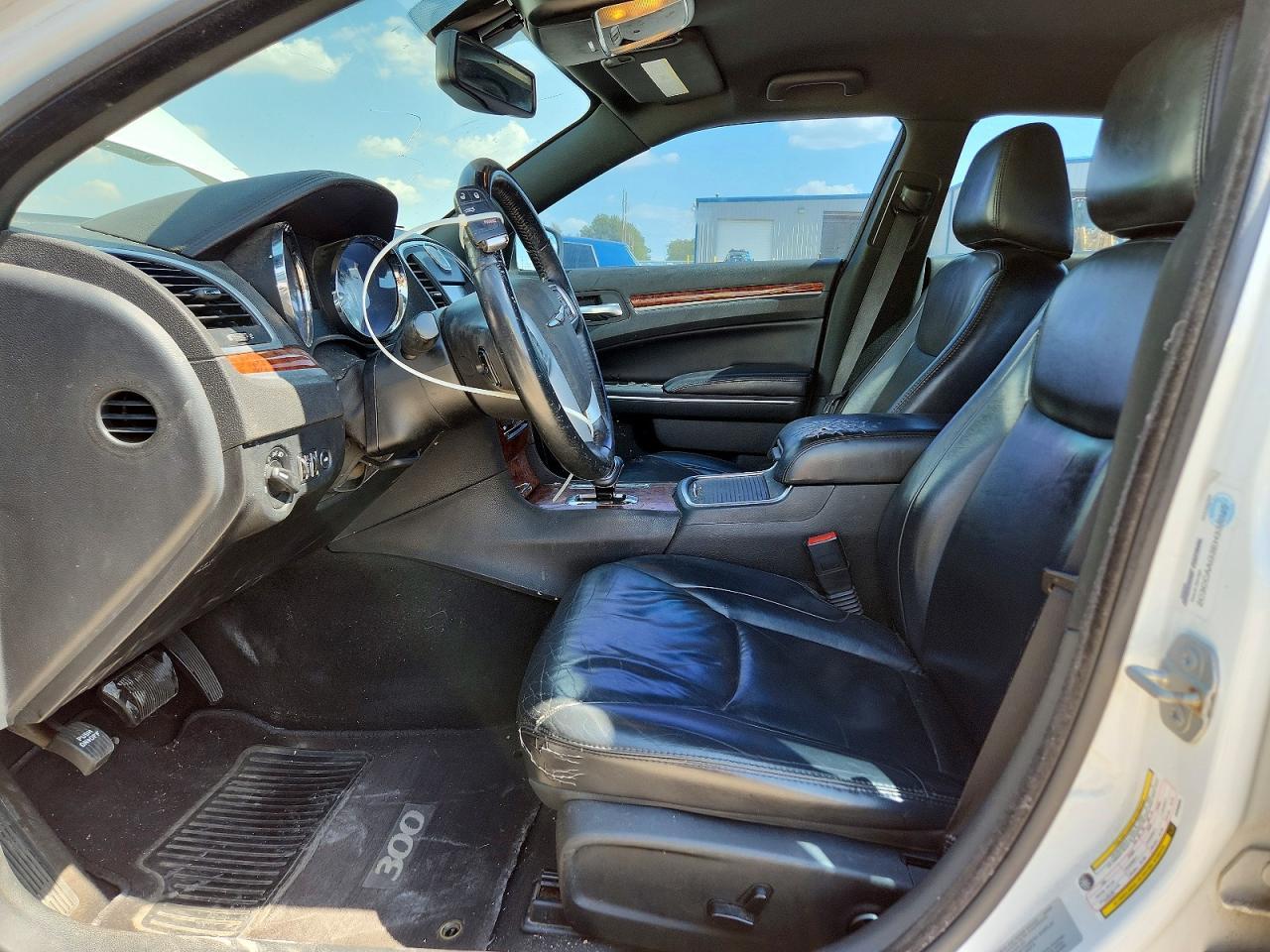 2014 Chrysler 300 - Image 7