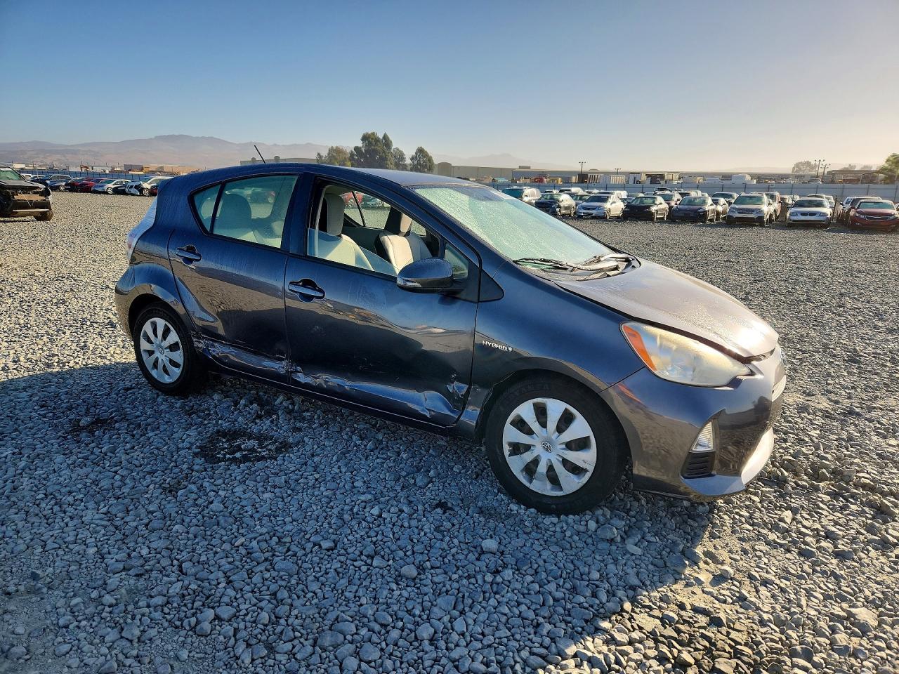 2013 Toyota Prius C One - Image 4
