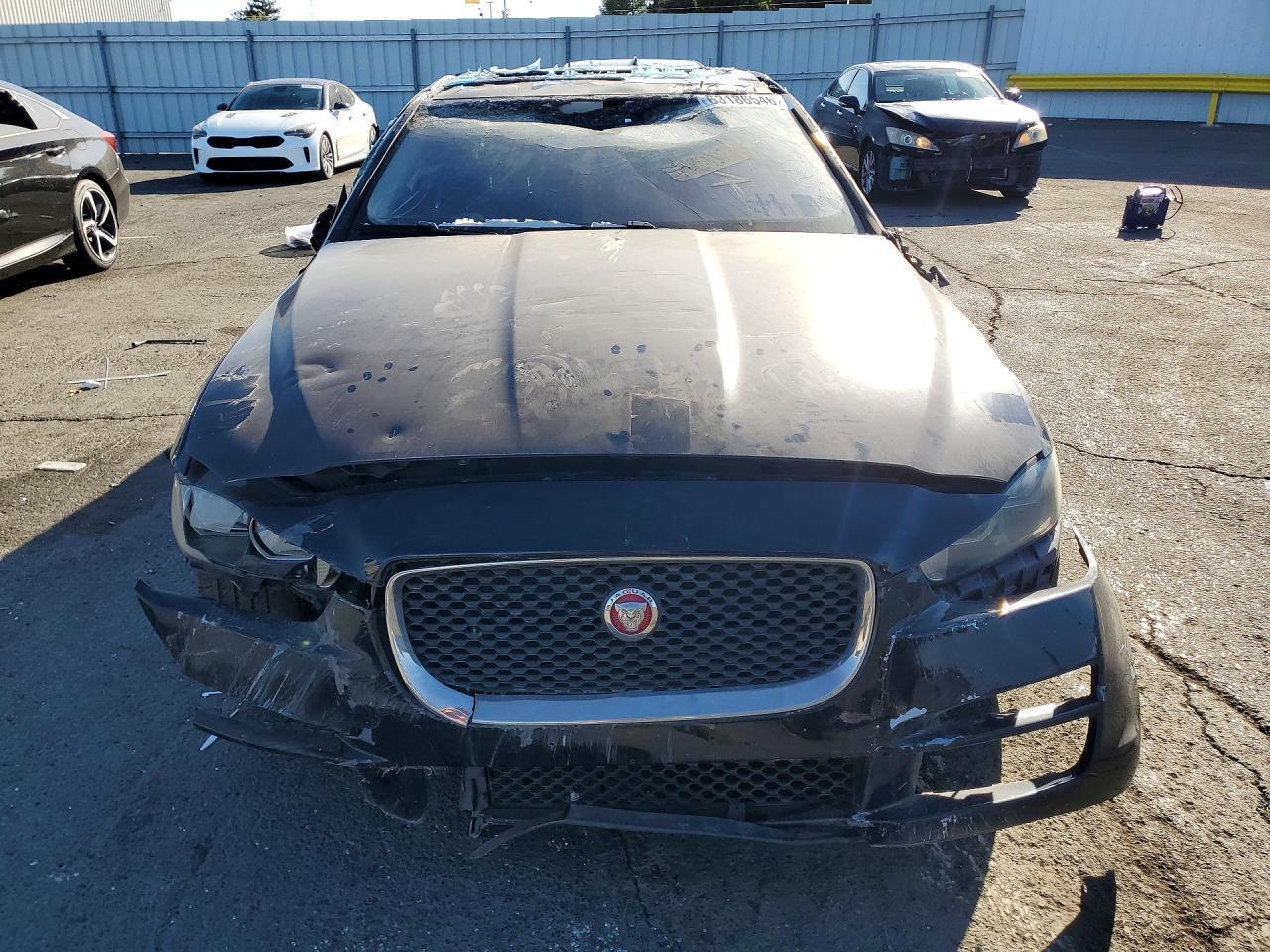 2018 Jaguar Xe - Image 5