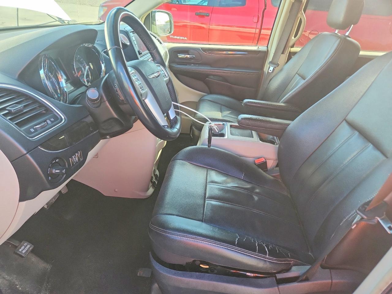 2016 Chrysler Town & Country Touring - Фото 7