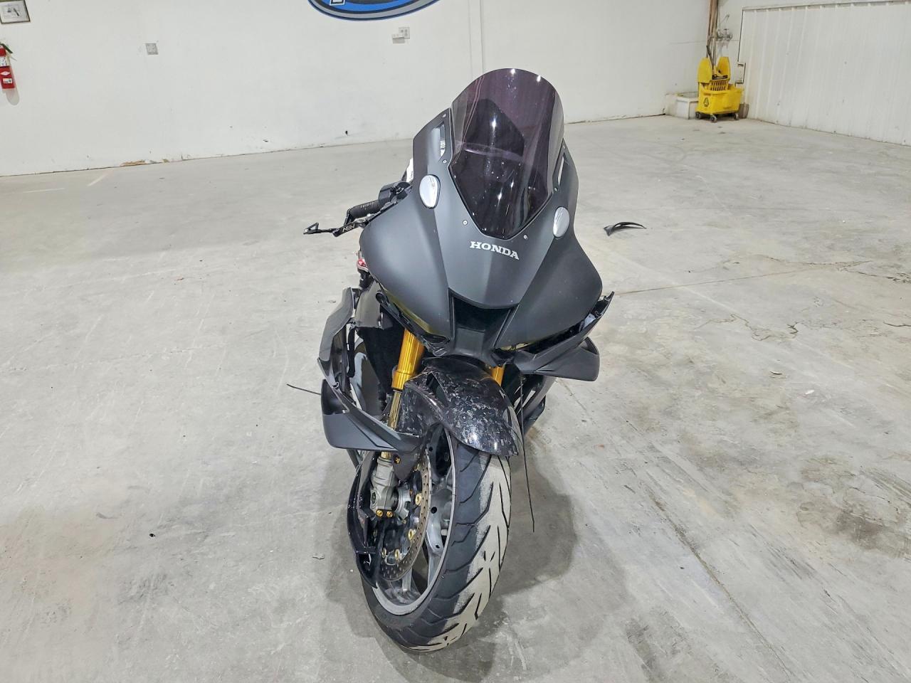 2025 Honda Cbr1000 - Фото 2