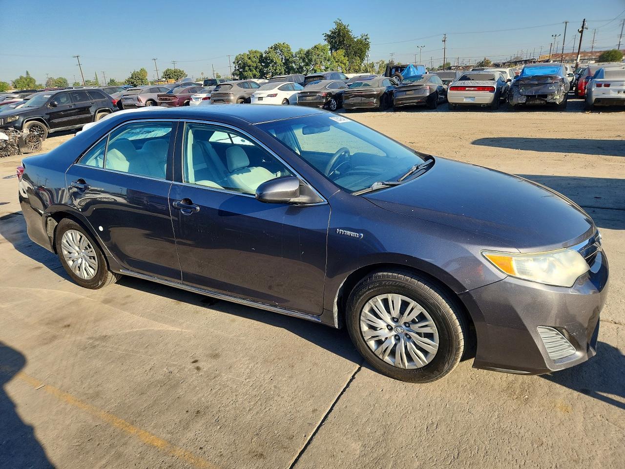 2013 Toyota Camry Hybrid Le - Image 4