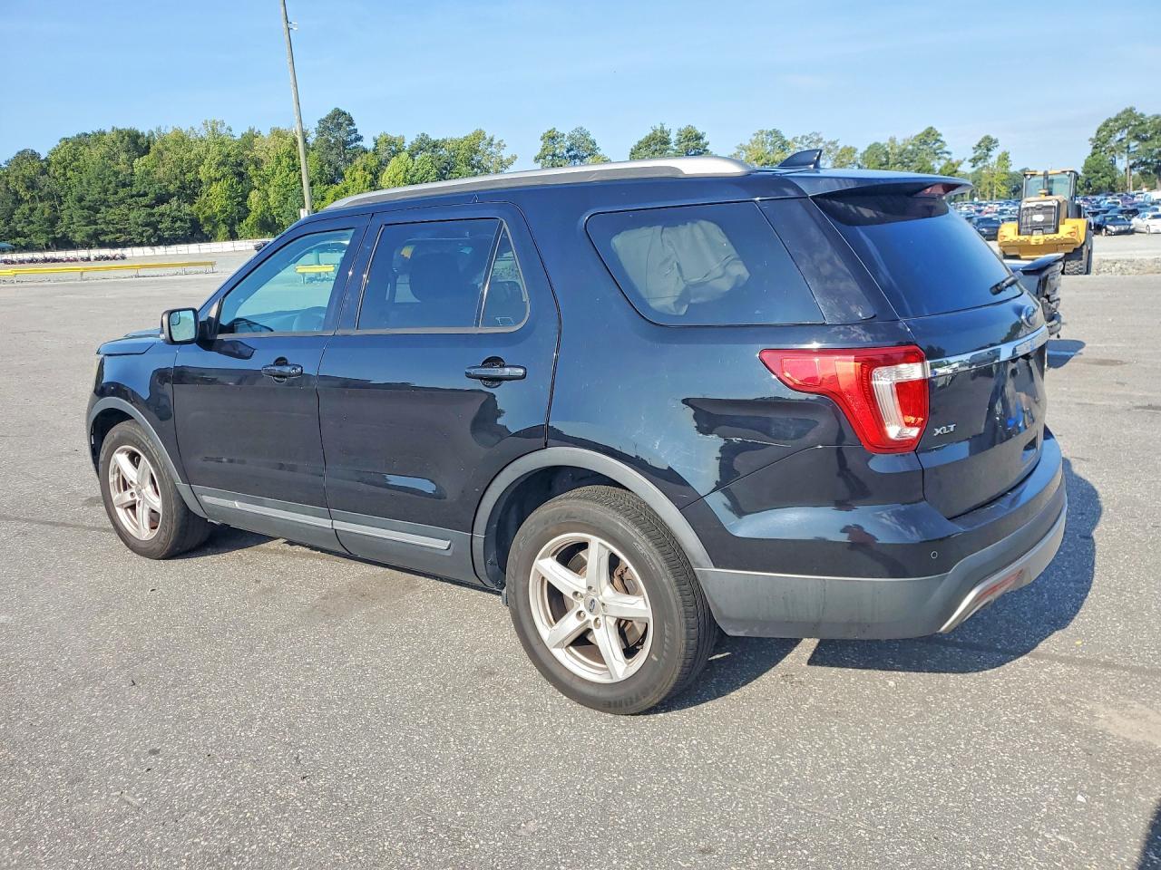 2016 Ford Explorer Xlt - Image 2