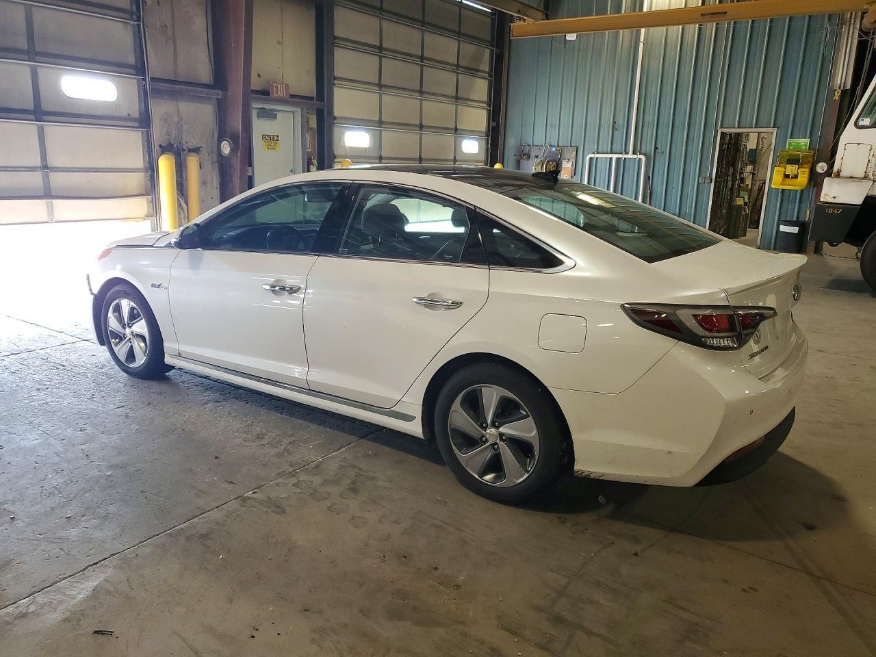 2016 Hyundai Sonata Hybrid Limited - Image 2