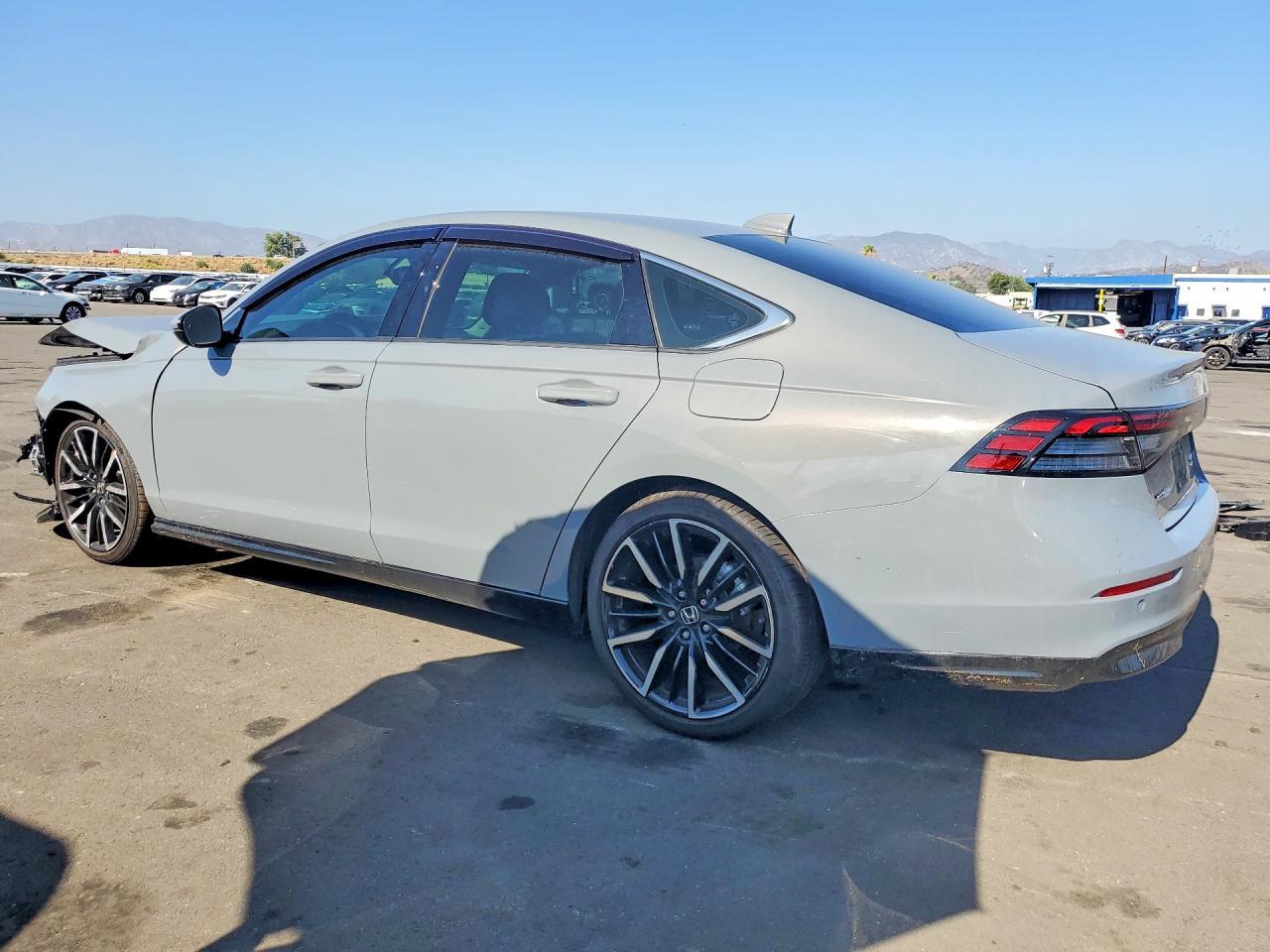 2025 Honda Accord Touring Hybrid - Фото 2