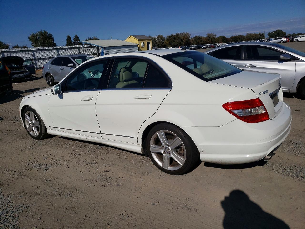 2011 Mercedes-Benz C 300 - Фото 2