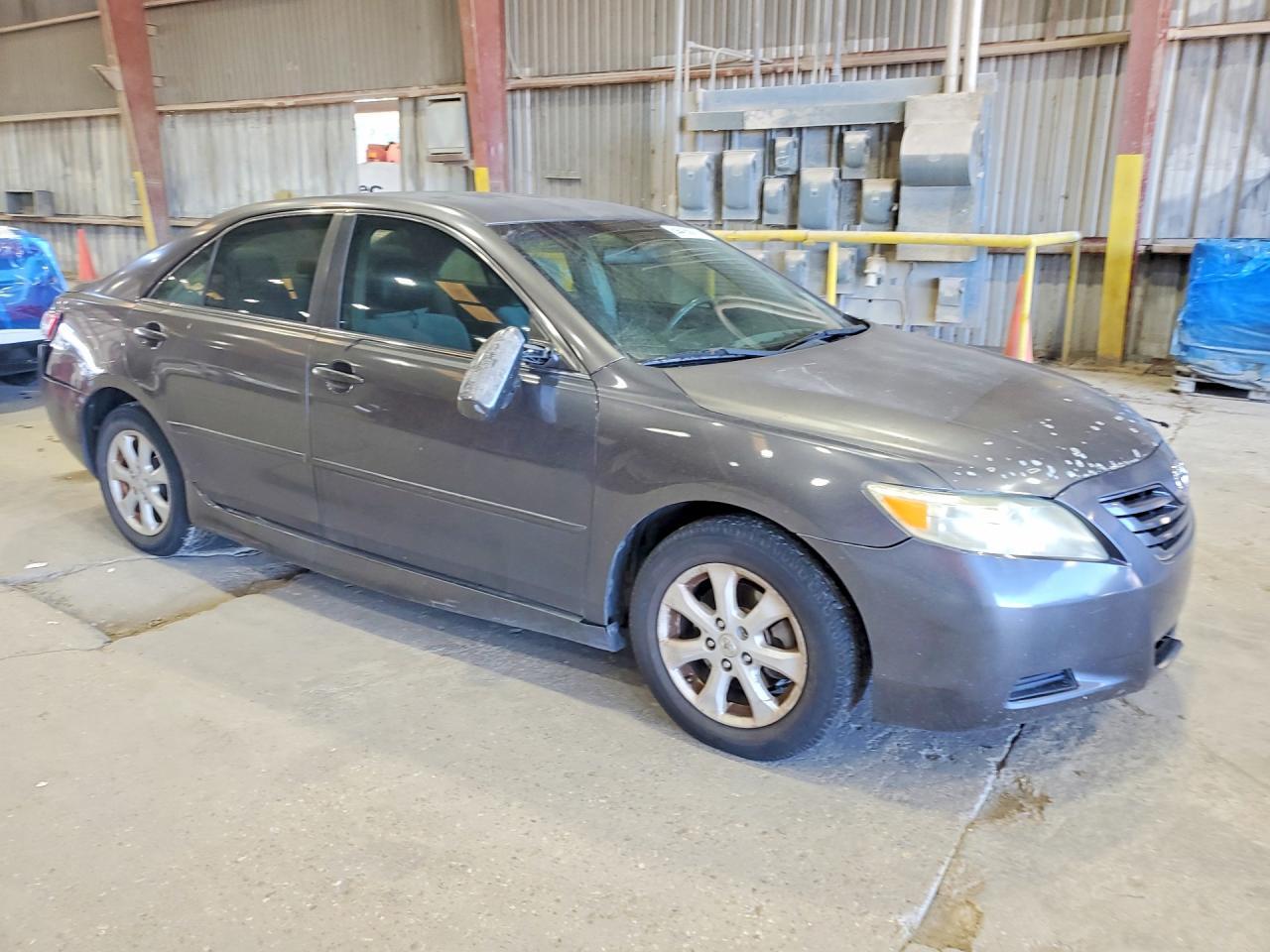 2011 Toyota Camry Le - Фото 4
