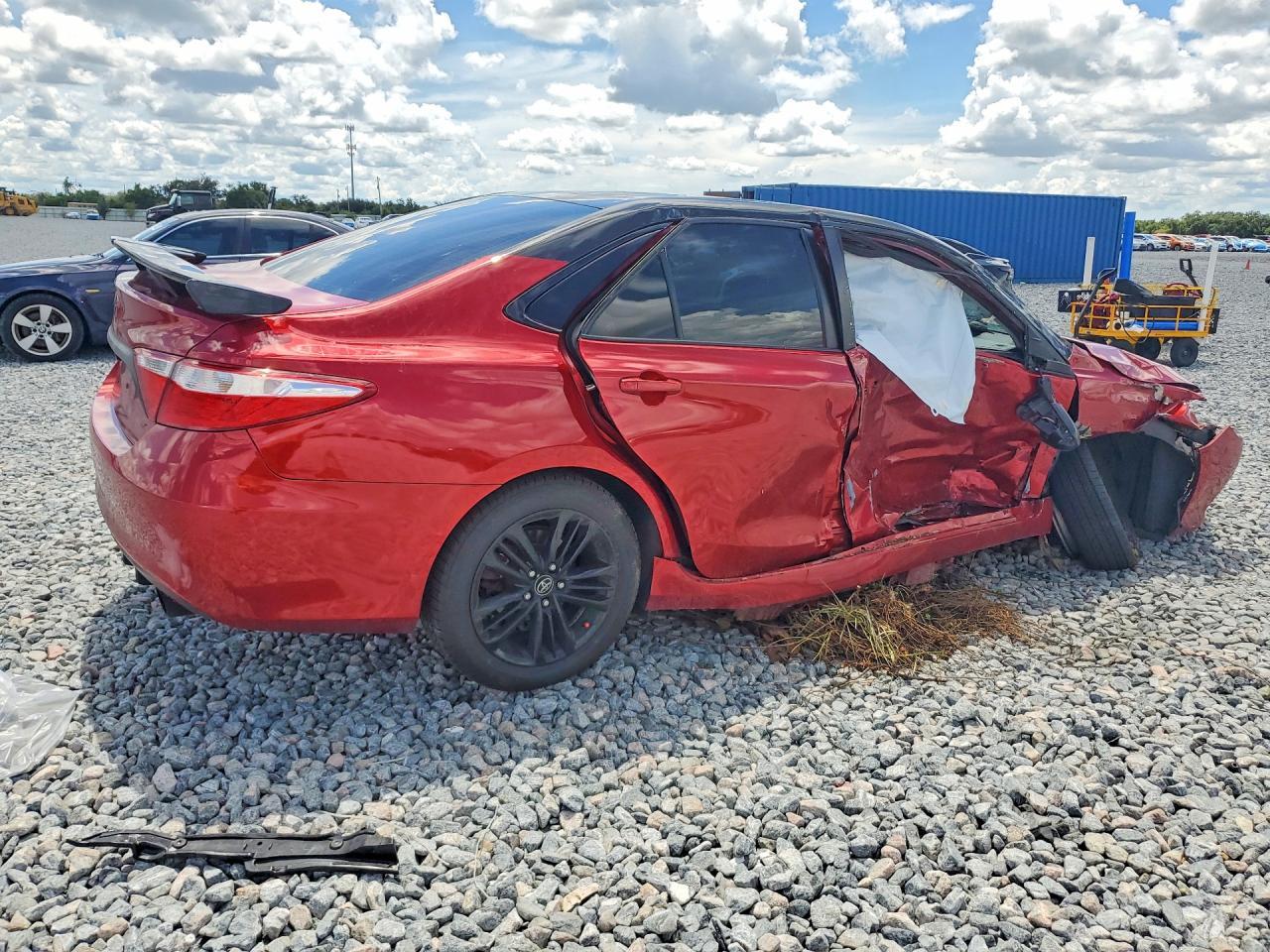 2017 Toyota Camry Le - Image 3