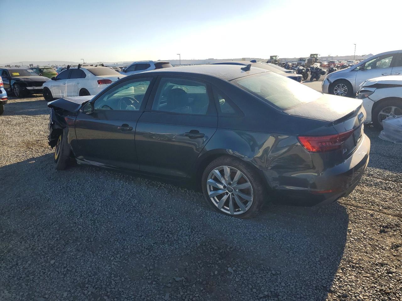 2017 Audi A4 Ultra Premium - Фото 2