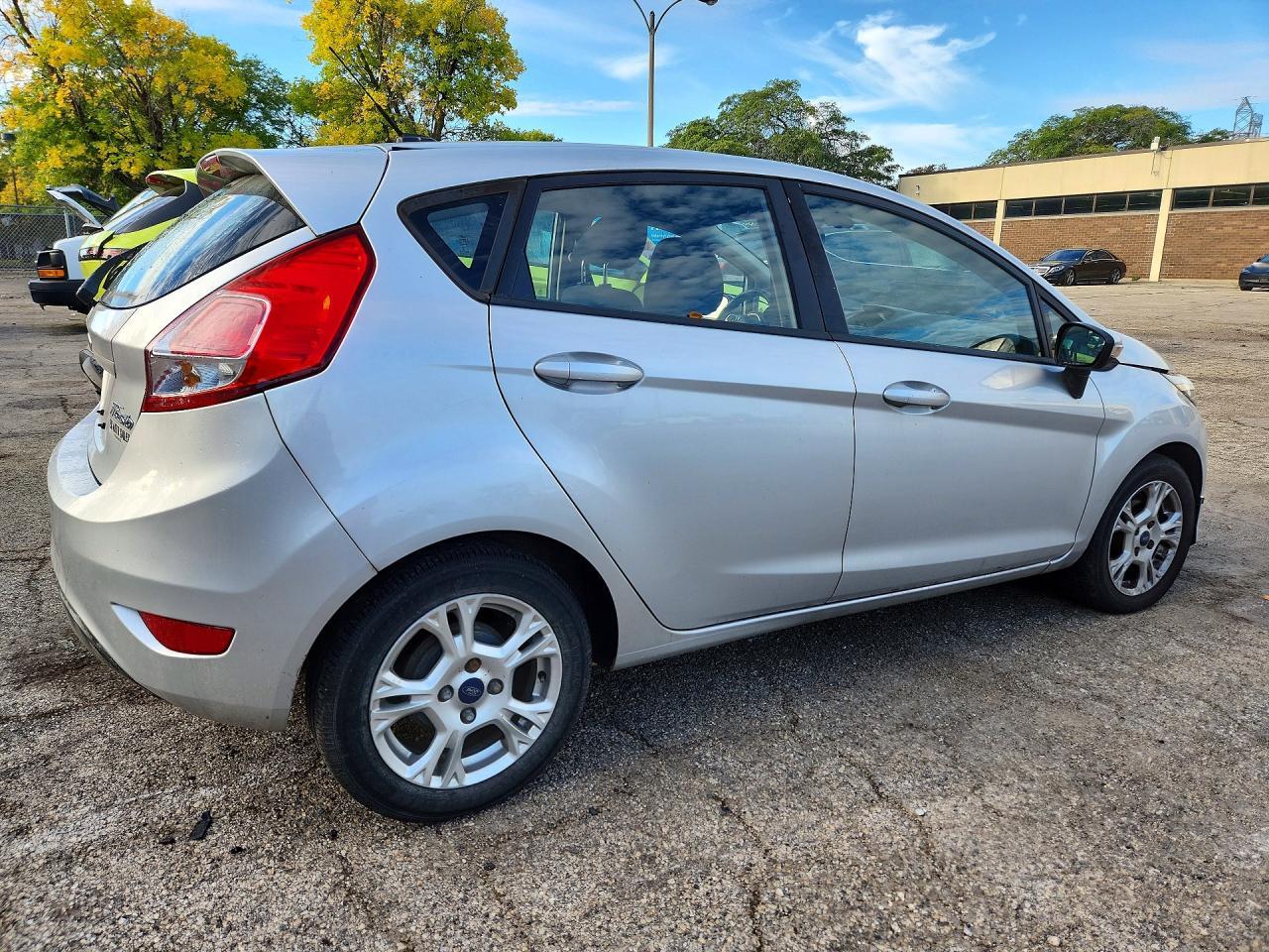 2014 Ford Fiesta Se - Фото 3