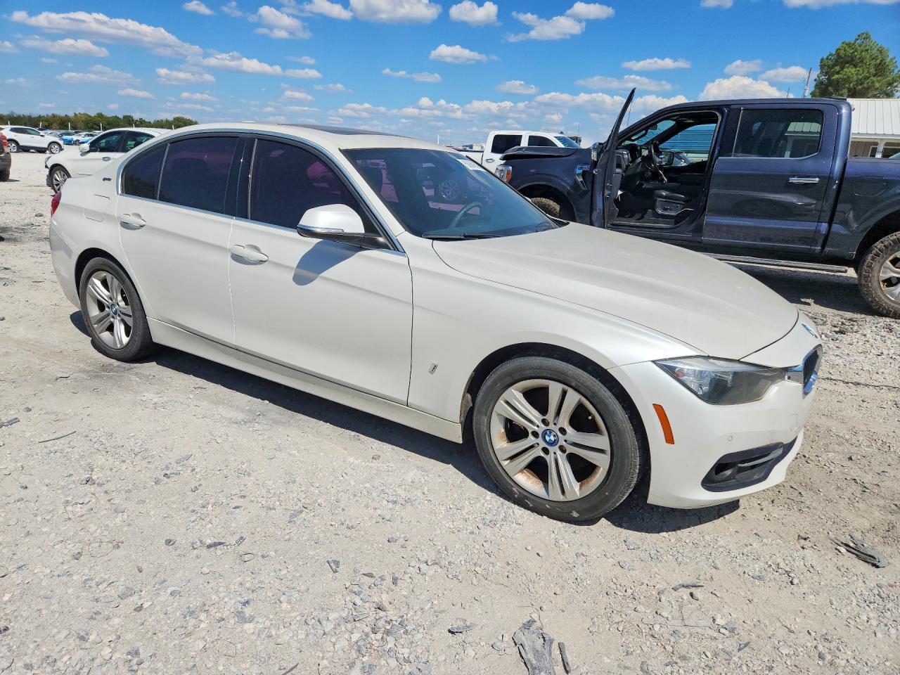 2017 BMW 330E - Фото 4