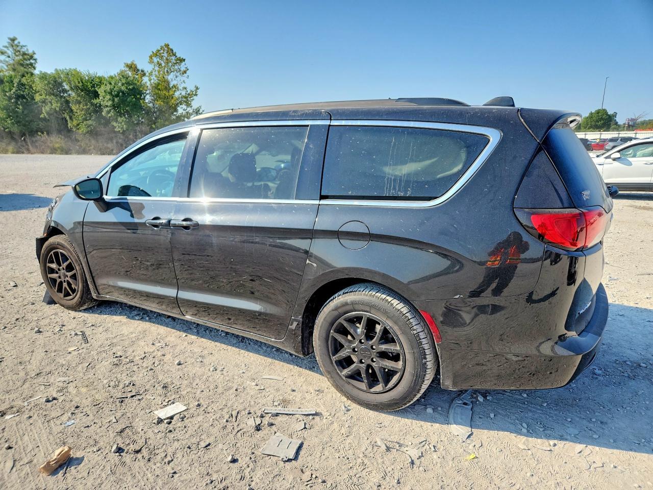 2021 Chrysler Voyager Lxi - Image 2