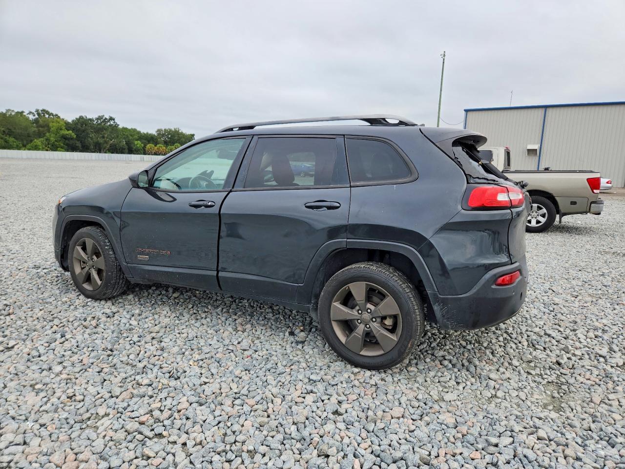 2017 Jeep Cherokee Latitude - Image 2