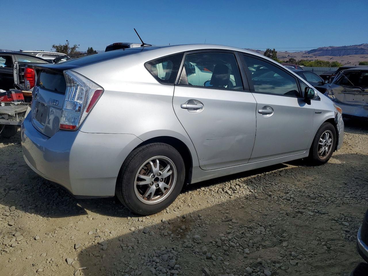 2010 Toyota Prius Iii - Image 3