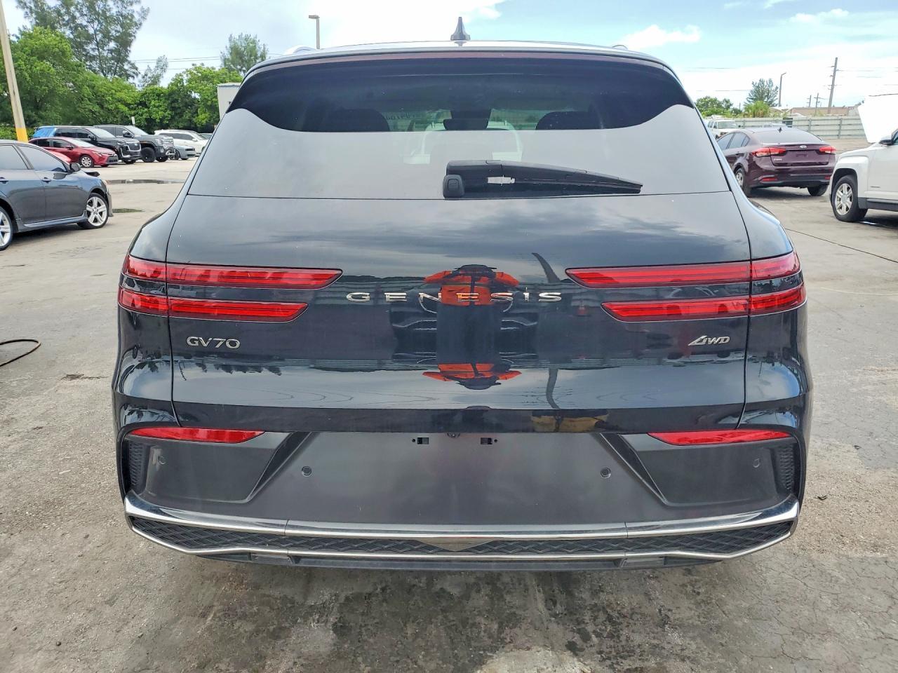 2026 Genesis Gv70 2.5T Standard - Image 6