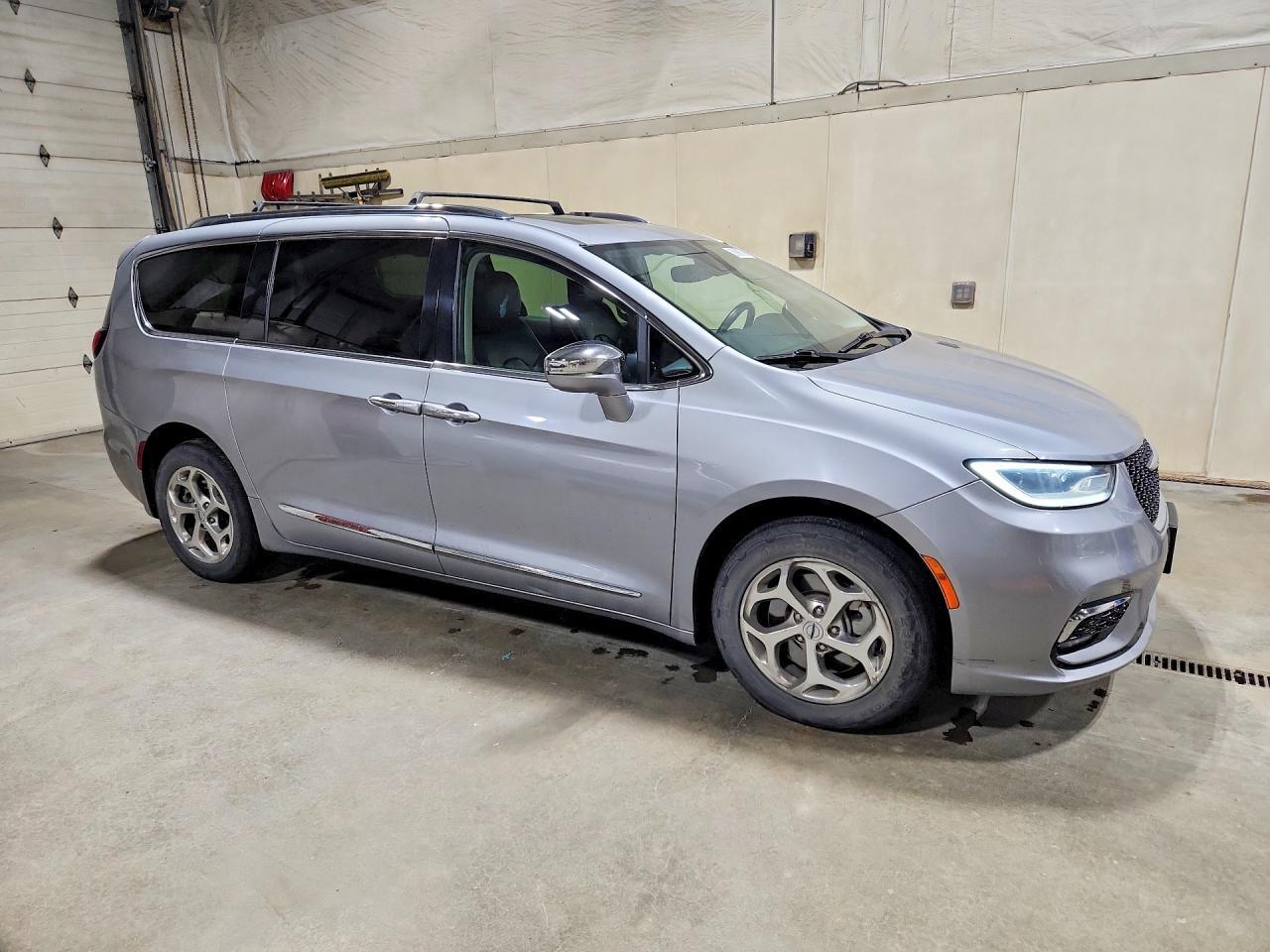2021 Chrysler Pacifica Limited - Image 4