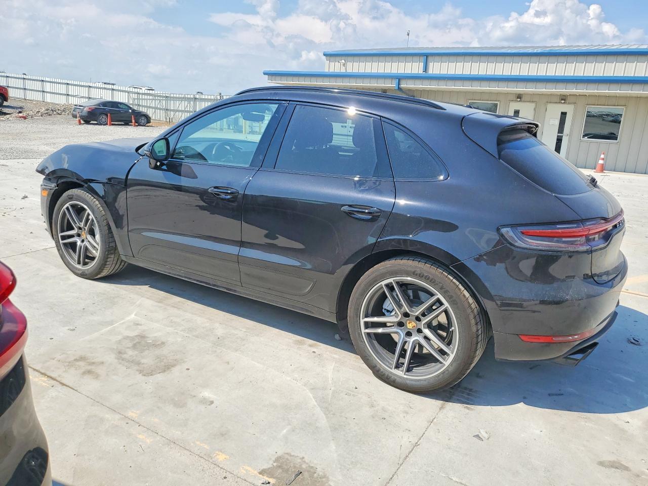 2021 Porsche Macan Turbo - Фото 2