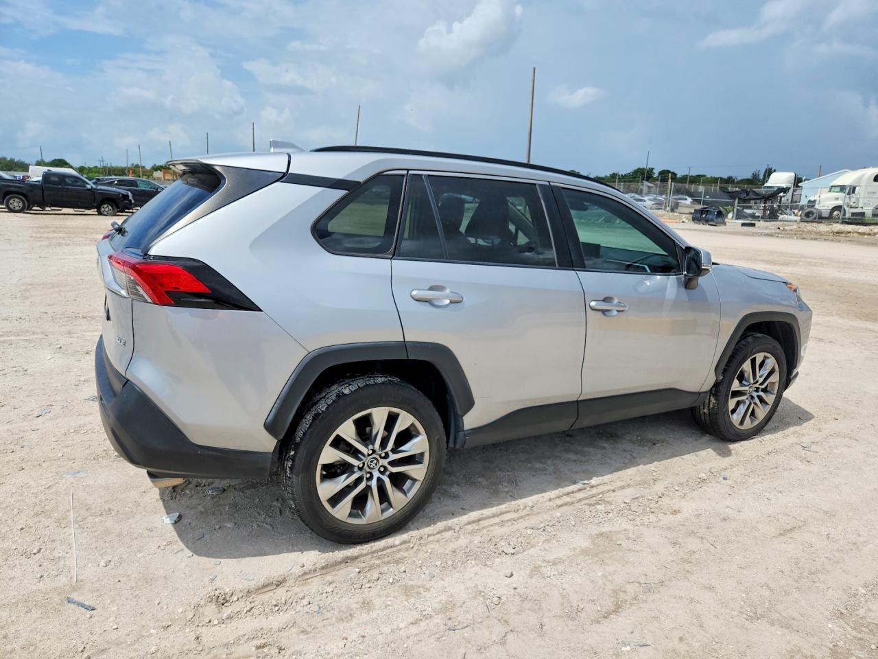 2019 Toyota Rav4 Xle Premium - Image 3