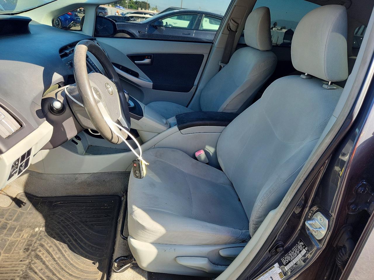 2011 Toyota Prius Three - Фото 7
