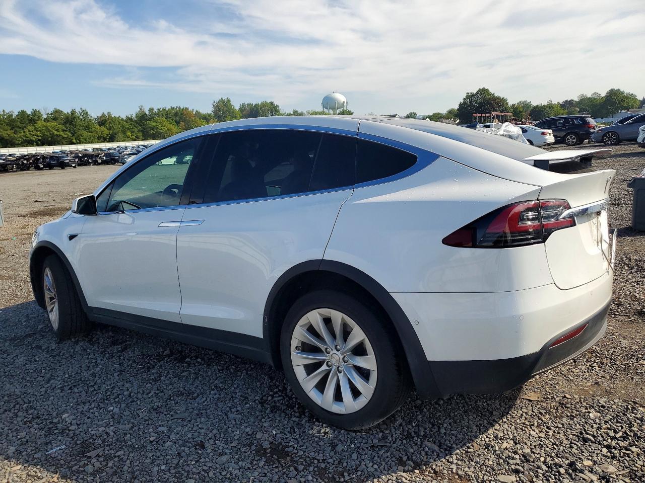 2021 Tesla Model X - Image 2