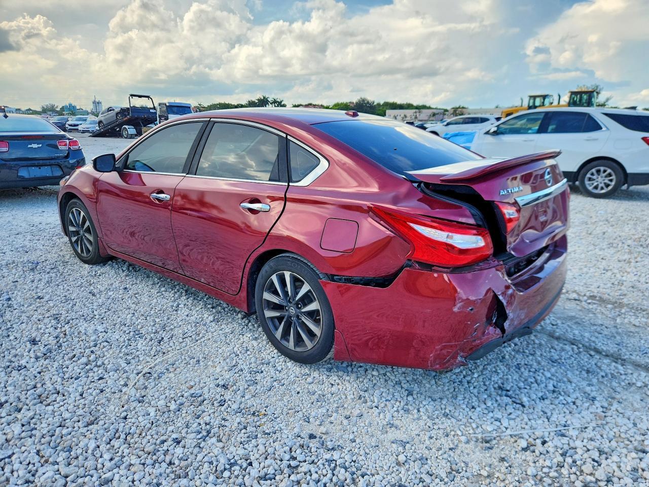 2017 Nissan Altima 2.5 - Фото 2