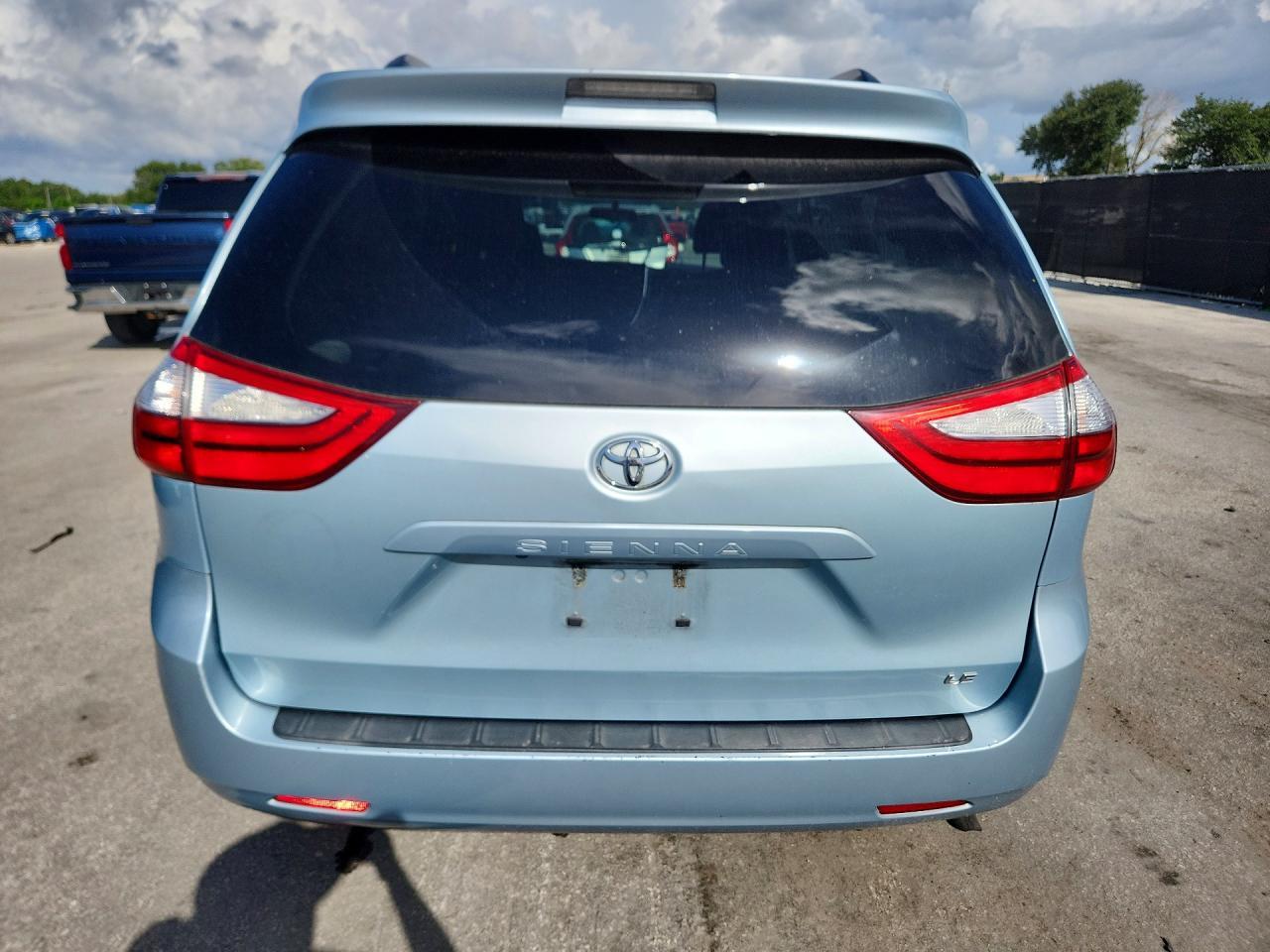 2016 Toyota Sienna Le - Фото 6