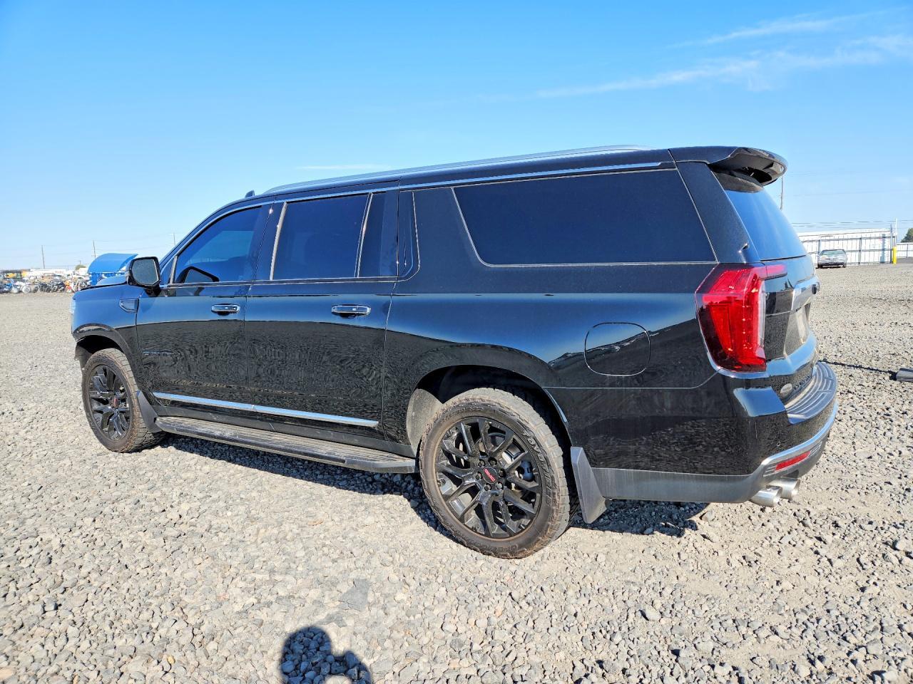 2022 GMC Yukon Xl Denali - Image 2
