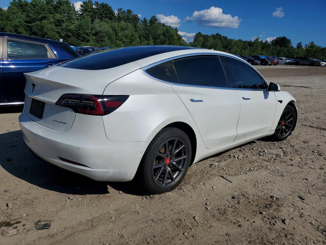 2020 Tesla Model 3 - Фото 3