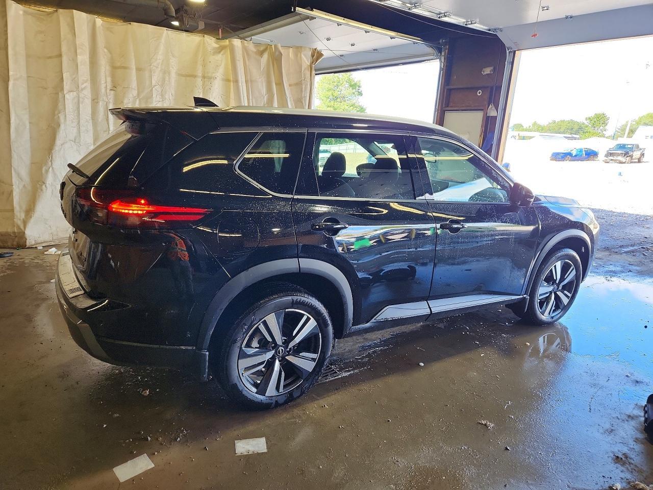 2025 Nissan Rogue Sl - Image 3