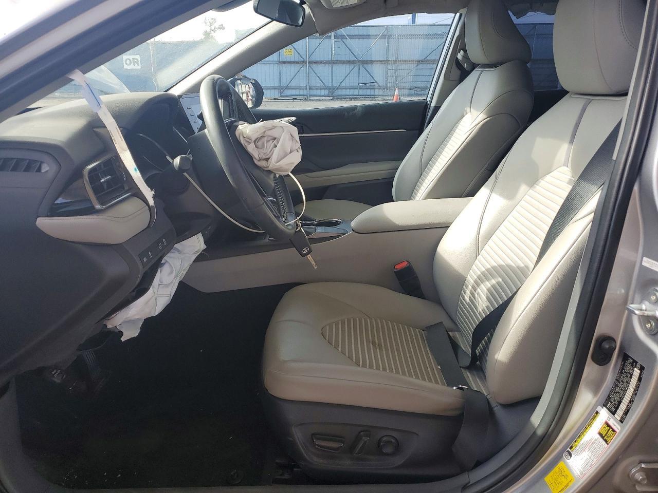 2022 Toyota Camry Se - Image 7