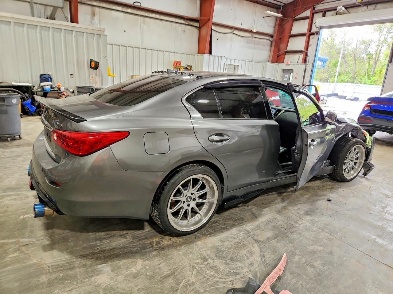 2015 Infiniti Q50 Premium - Image 3