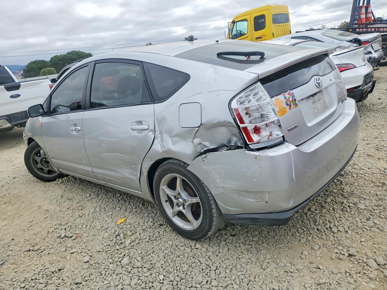 2007 Toyota Prius Touring - Image 2