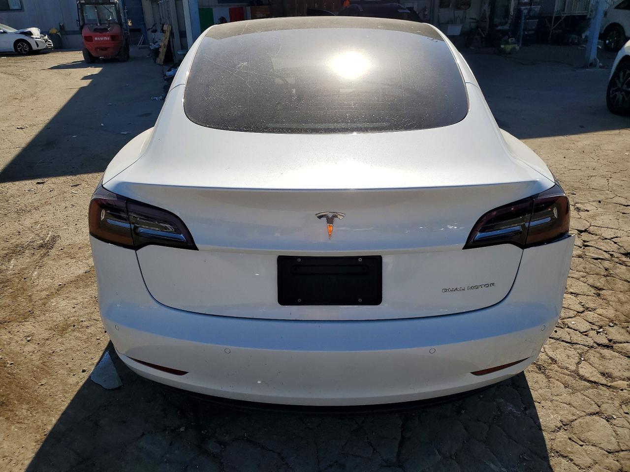 2022 Tesla Model 3 - Фото 6