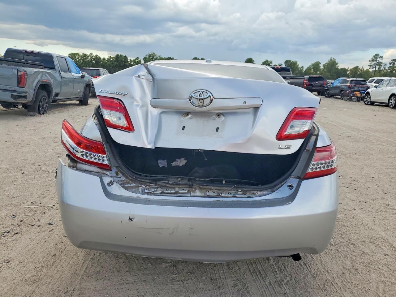 2010 Toyota Camry Le - Image 6