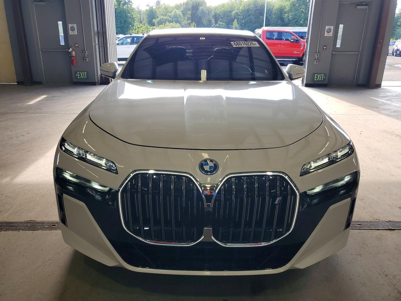 2023 BMW I7 xDrive60 - Image 5