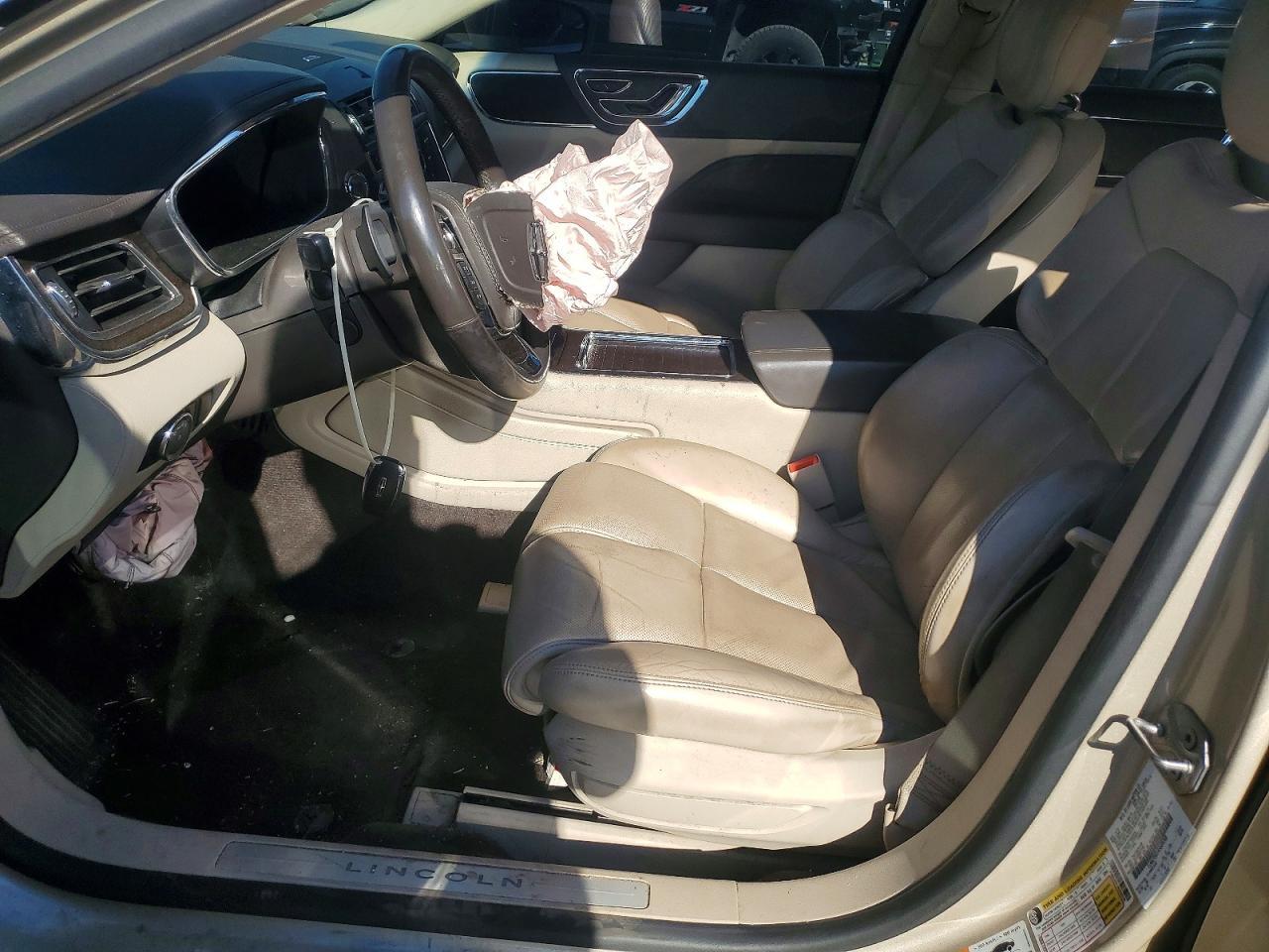 2017 Lincoln Continental Select - Фото 7
