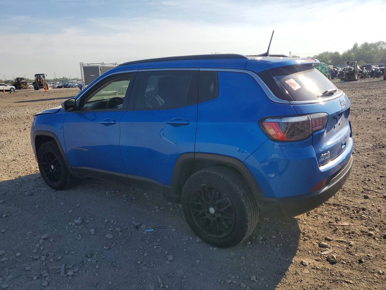 2022 Jeep Compass Latitude - Image 2