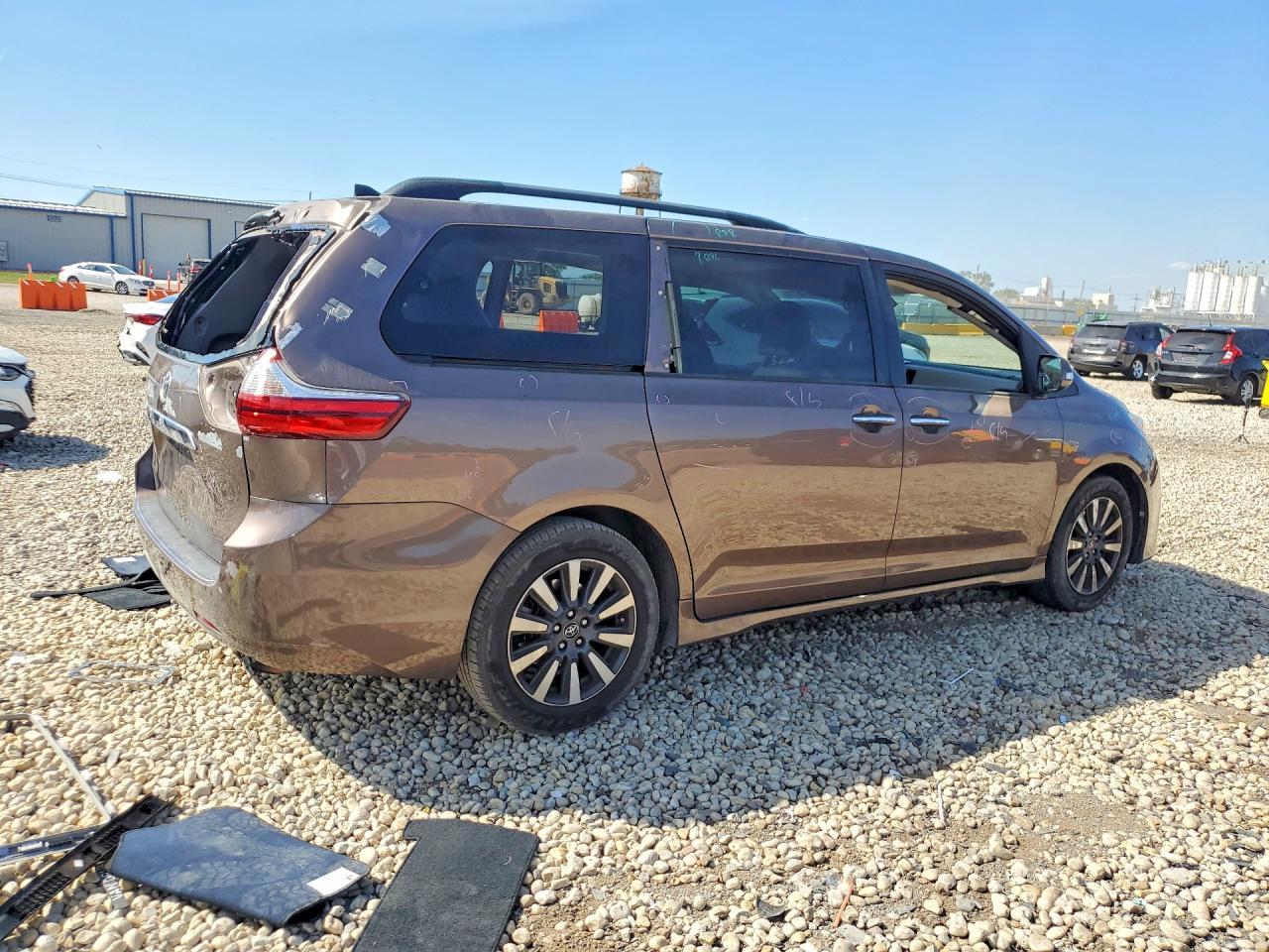 2018 Toyota Sienna Limited 7-Passenger - Image 3