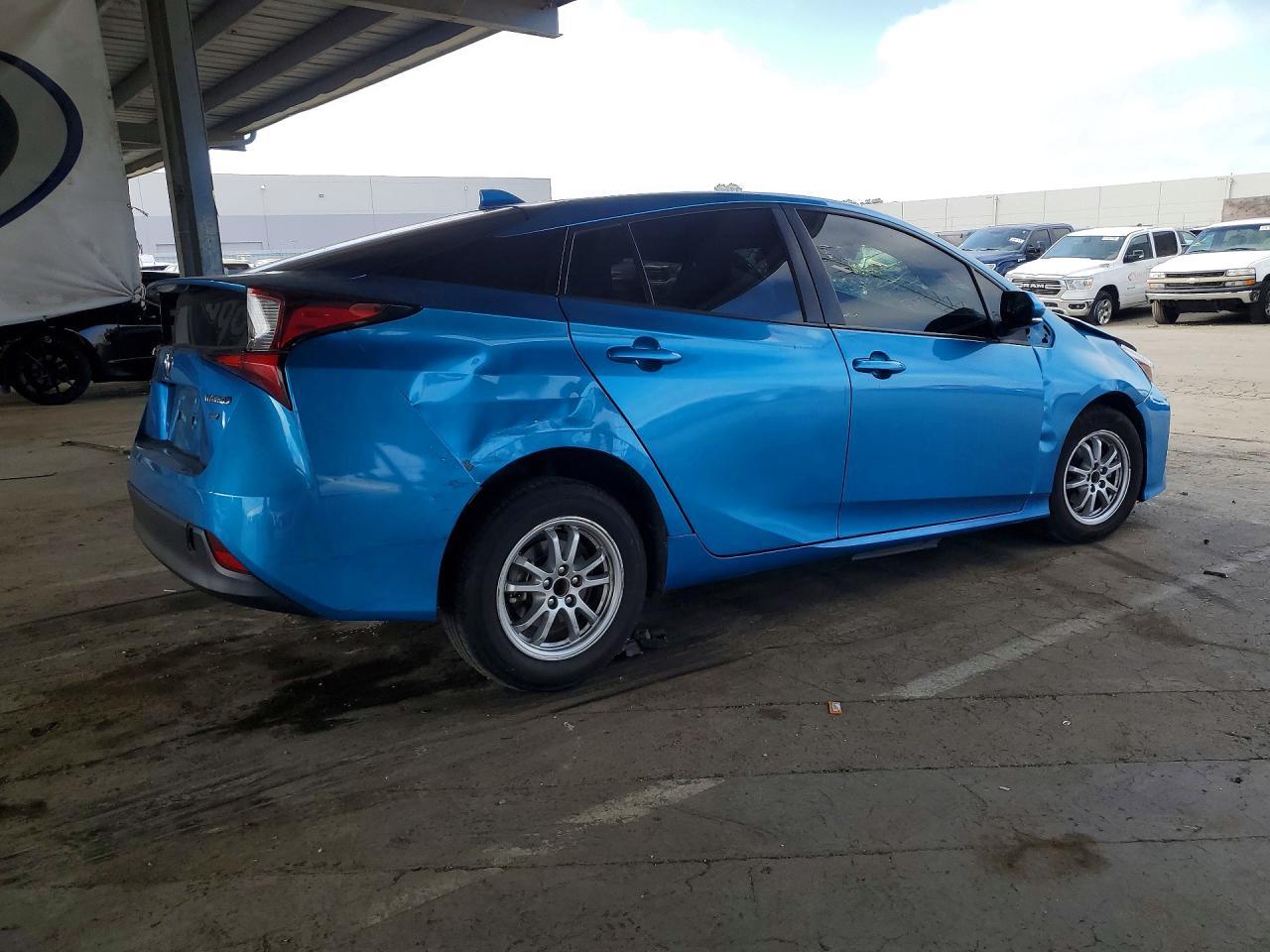 2022 Toyota Prius L Eco - Image 3