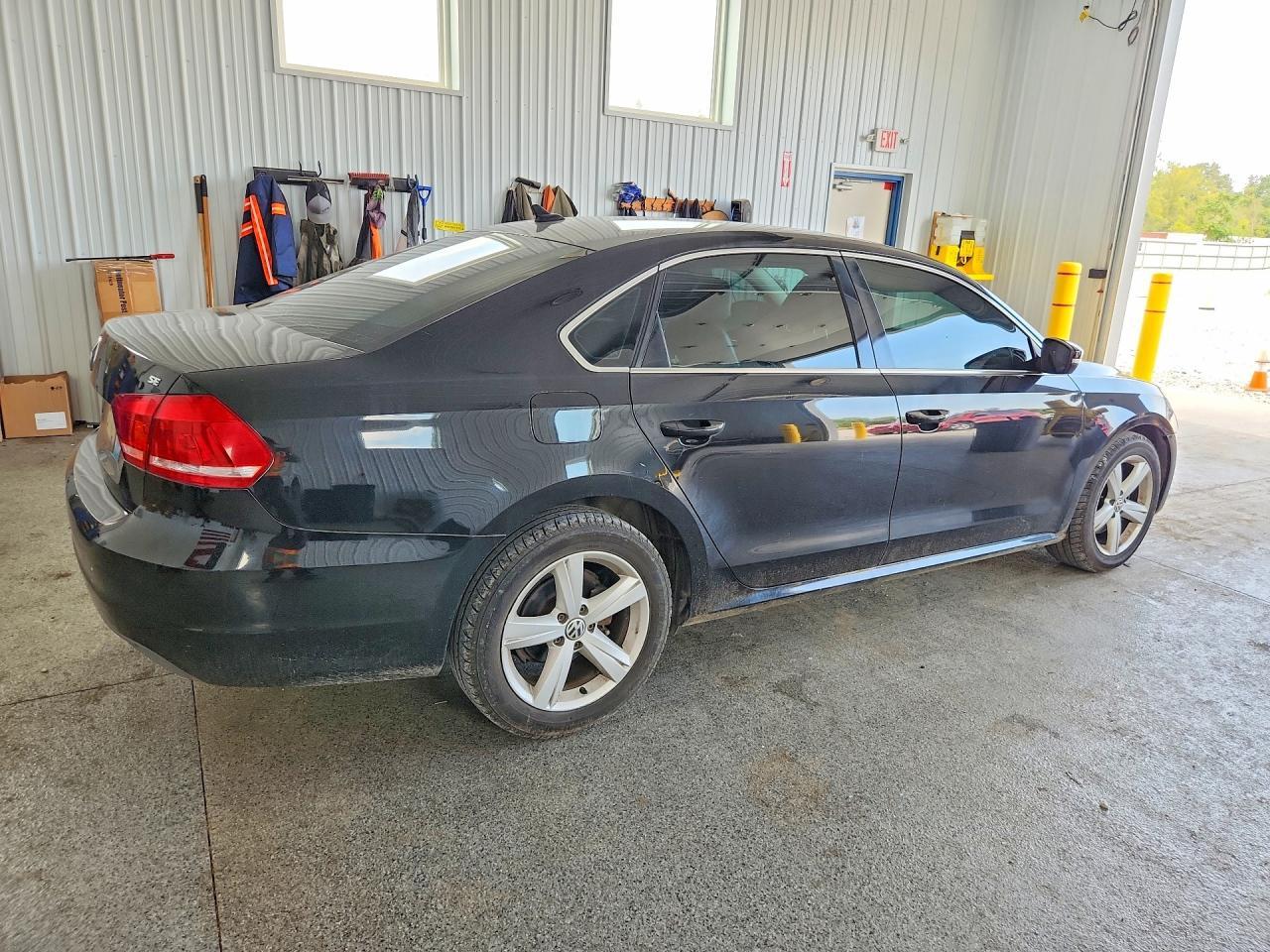 2013 Volkswagen Passat Se - Image 3