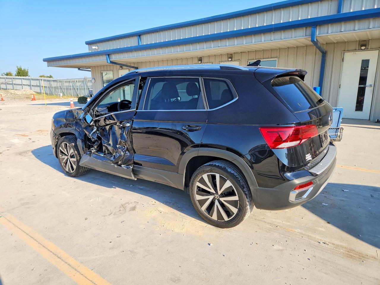 2024 Volkswagen Taos Se - Image 2