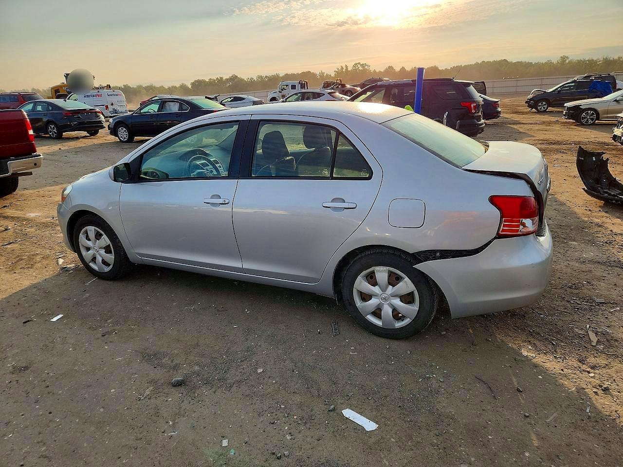 2008 Toyota Yaris Base - Фото 2