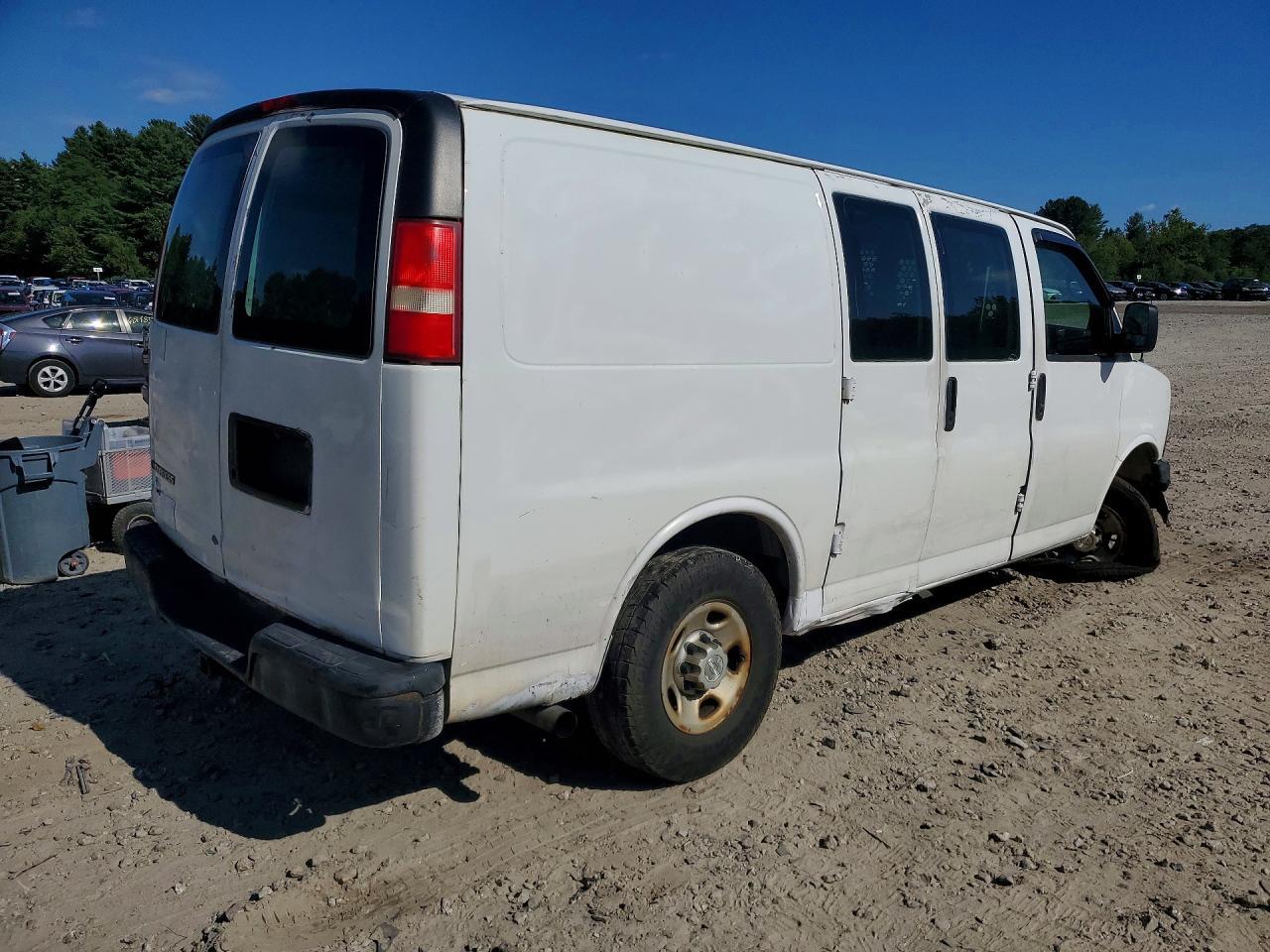 2009 Chevrolet Express 2500 Delivery Van - Фото 3